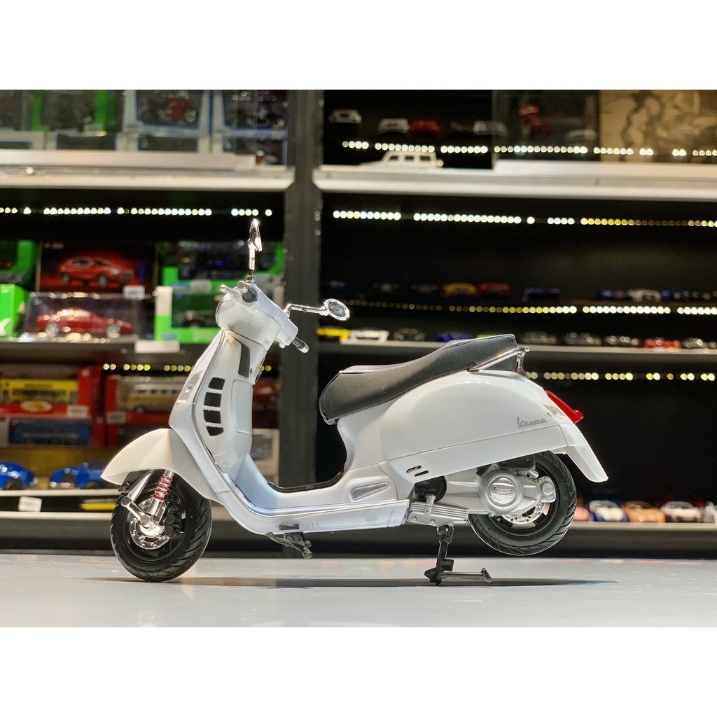 MÔ HÌNH VESPA GTS 300 SUPER 1:12 NEWRAY