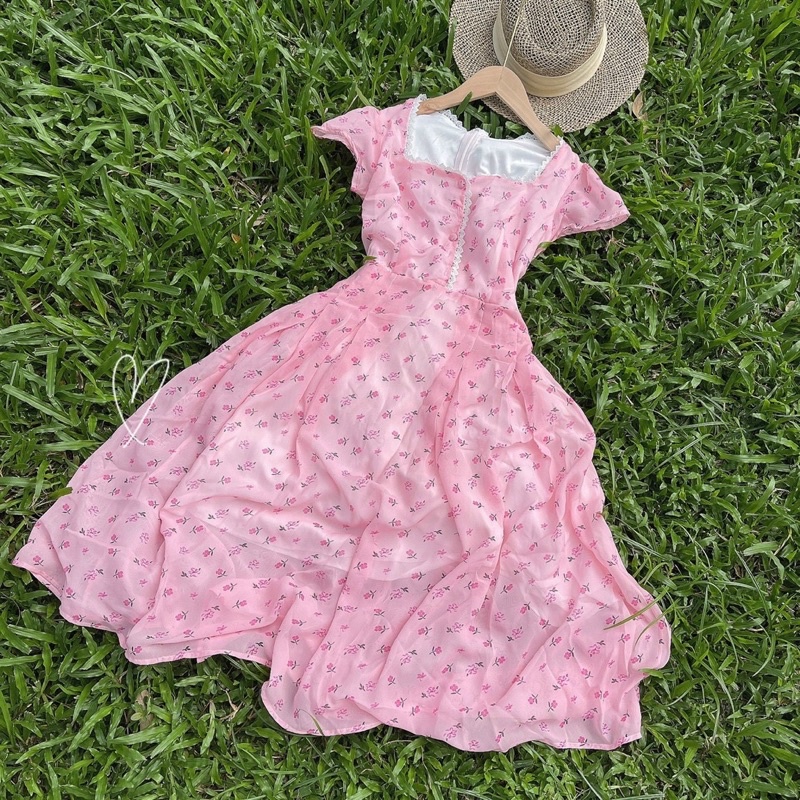 ĐẦM MIDI HỒNG VIỀN REN CỔ VUÔNG NÚT NGỰC