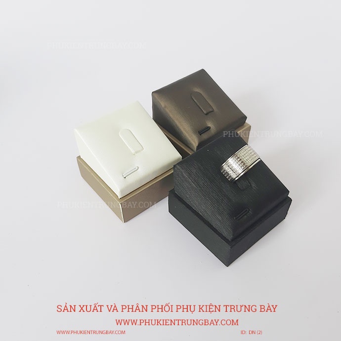 ĐẾ TRƯNG BÀY NHẪN TRANG SỨC NÂU DN021A