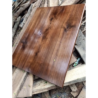 Khách đặt kệ walnut theo yêu cầu