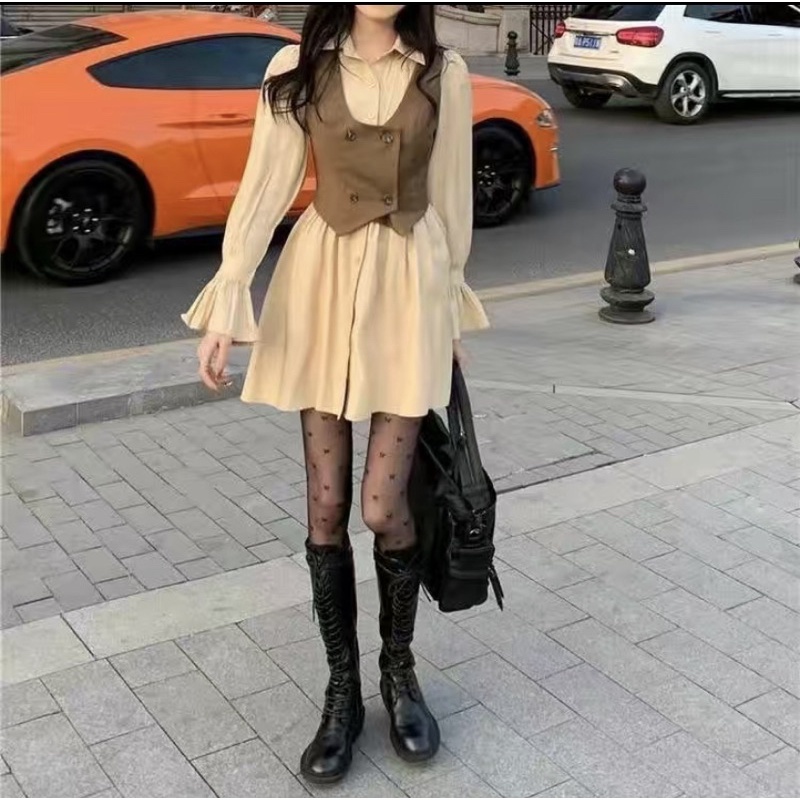 Set đầm babydoll dài tay dáng xoè kèm áo gi-lê màu nâu