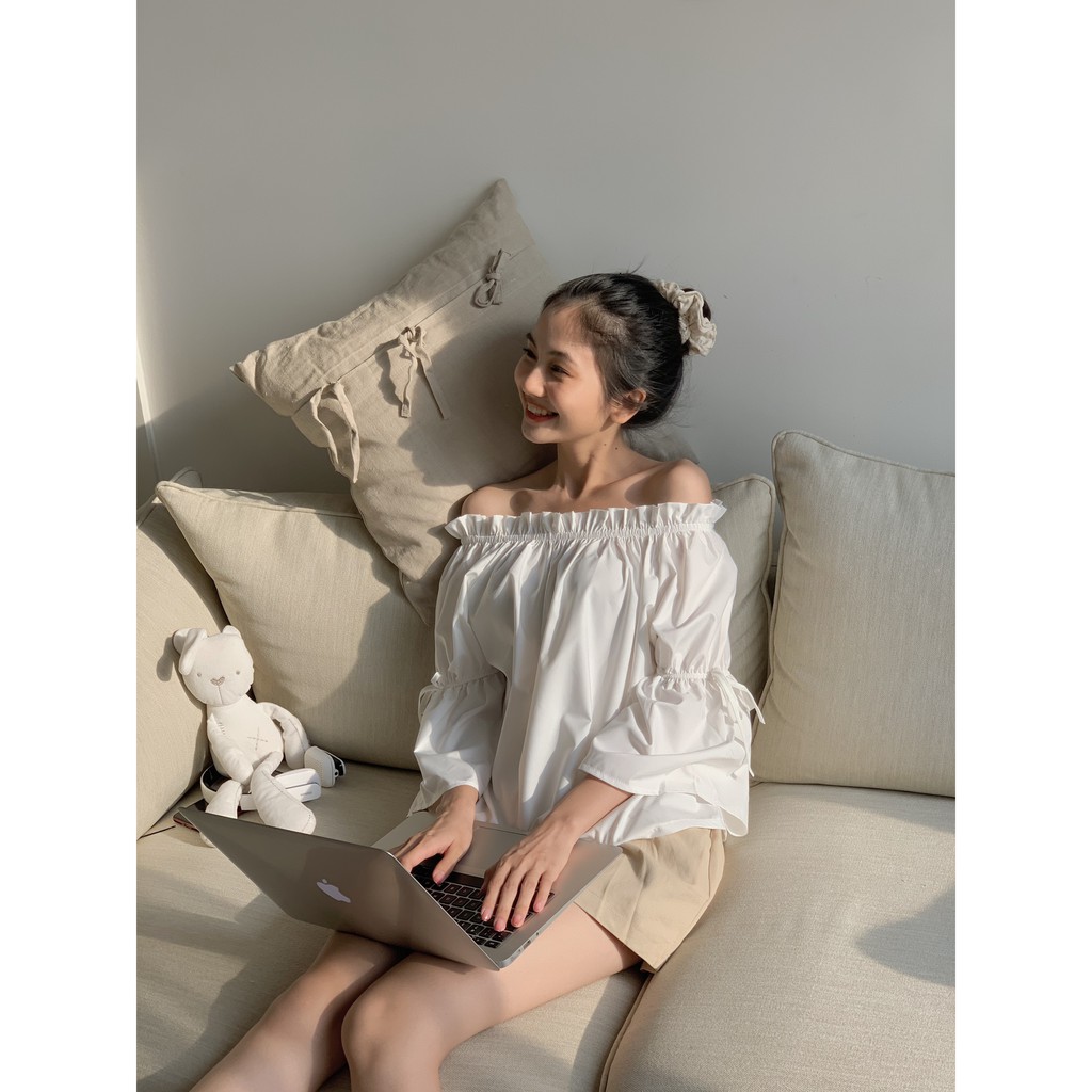 [Mã WASKT304 giảm 15% tối đa 30K đơn 99K] Trễ vai bèo tay xoè bo chun đính dây nơ Trắng TKA141 | BigBuy360 - bigbuy360.vn