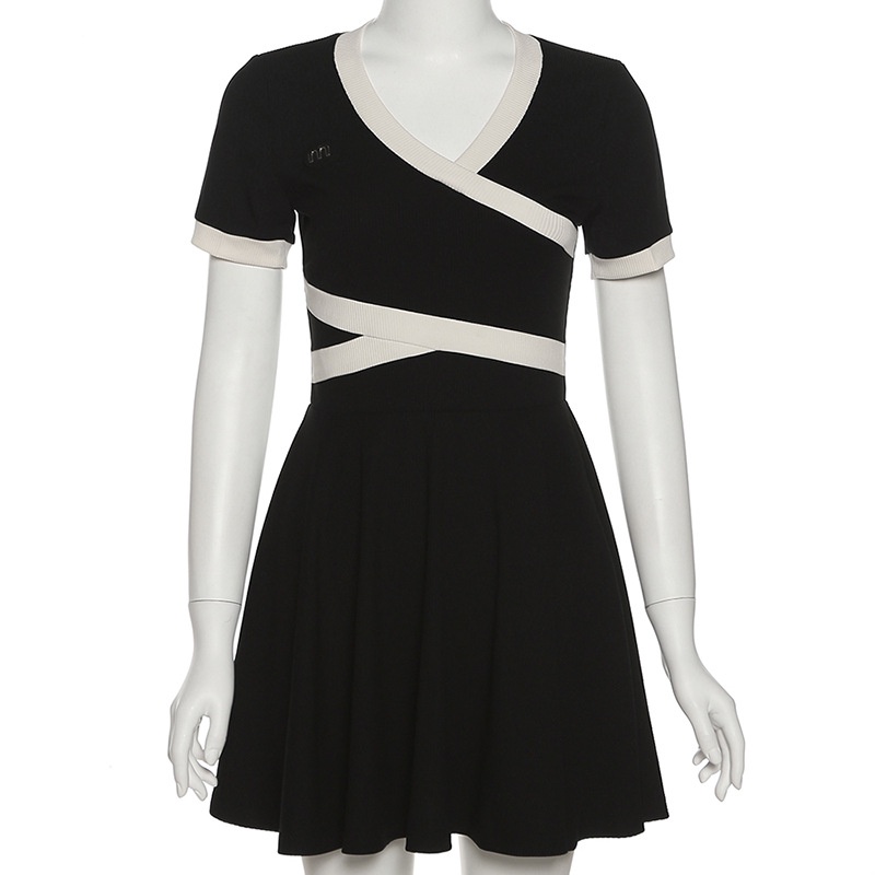 Đầm Ngắn Tay Cổ Chữ V Xếp Ly Xinh Xắn Thời Trang Cho Nữ