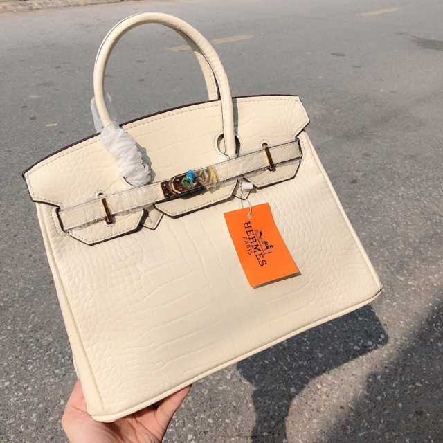 Túi hm trắng vân rắn sz 30 đầy đủ phụ kiện . Có sẵn