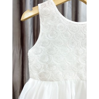 váy HM trắng đính cườm