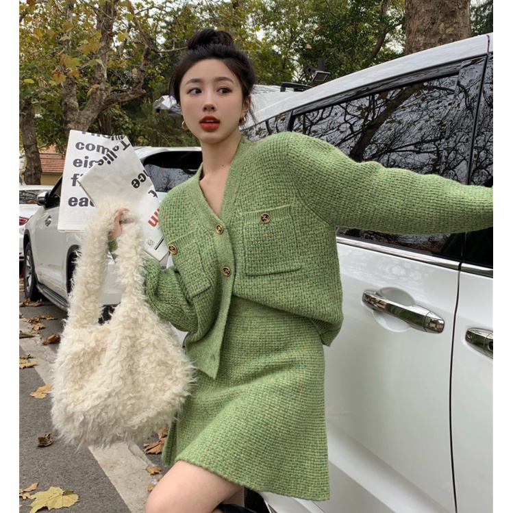 Bộ Áo Khoác sweater Màu Xanh Lá Phối Chân Váy Kiểu Phương Tây Thời Trang Thu Đông 2022 Cho Phụ Nữ Trung Niên