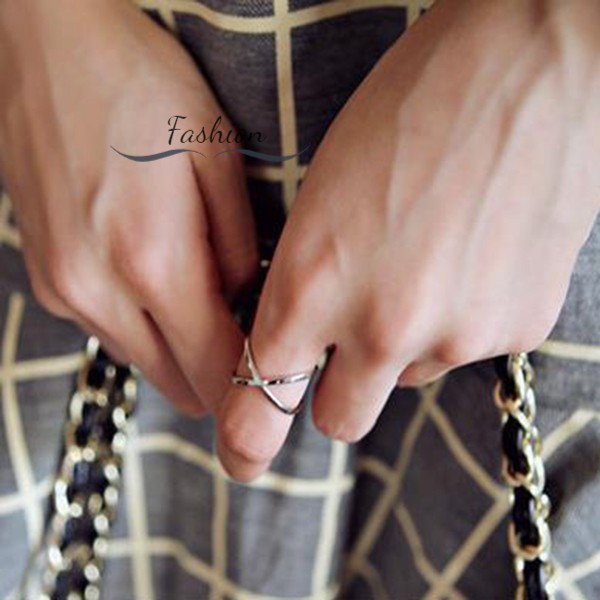 Nhẫn đeo tay kim loại tạo hình chữ thập thời trang cho nữ