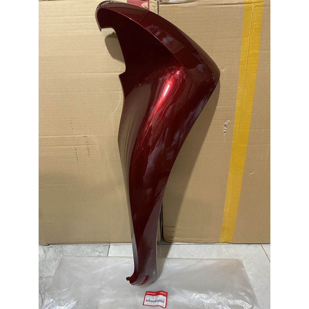 Cánh yếm bên phải - bửng yếm HONDA SH 125&150 năm 2020-2021-2022 màu Đỏ mận. (64302K0RV00ZG)