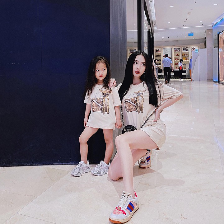 Áo Thun Mẹ Và Bé Gái In Giỏ Xách Con Cún Màu Trắng DLX