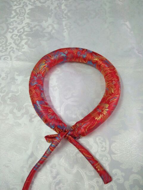 Mấn cách tân tròn gấm hàng đặt