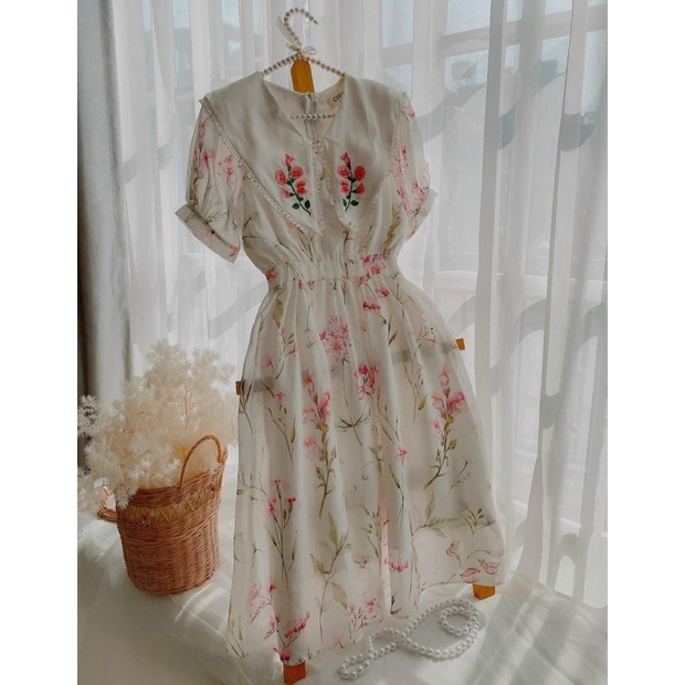 ĐẦM TRẮNG HOA CỔ THÊU