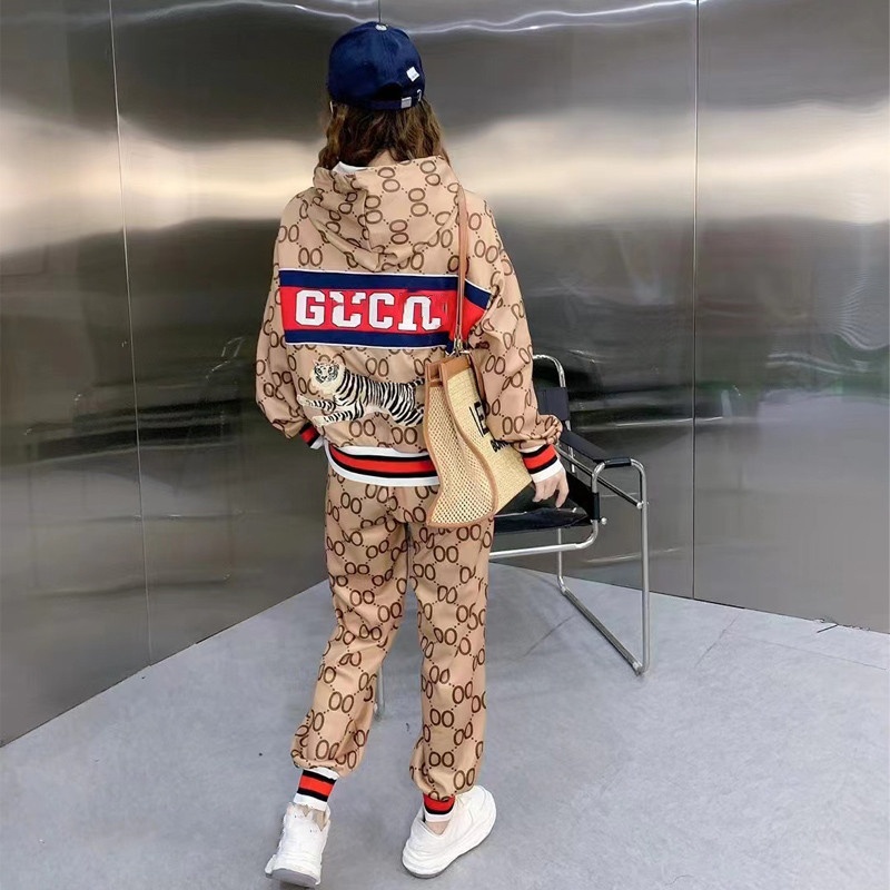 BOMBER JACKET GUCCI VÀNG SỌC TRẮNG - ÁO KHOÁC GUCCI HỌA TIẾT NỔI BẬT MỚI NHẤT THU ĐÔNG 2022
