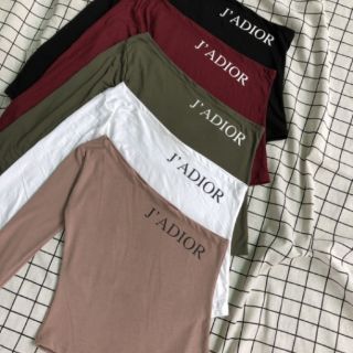 Áo thun body lệch vai tay dài