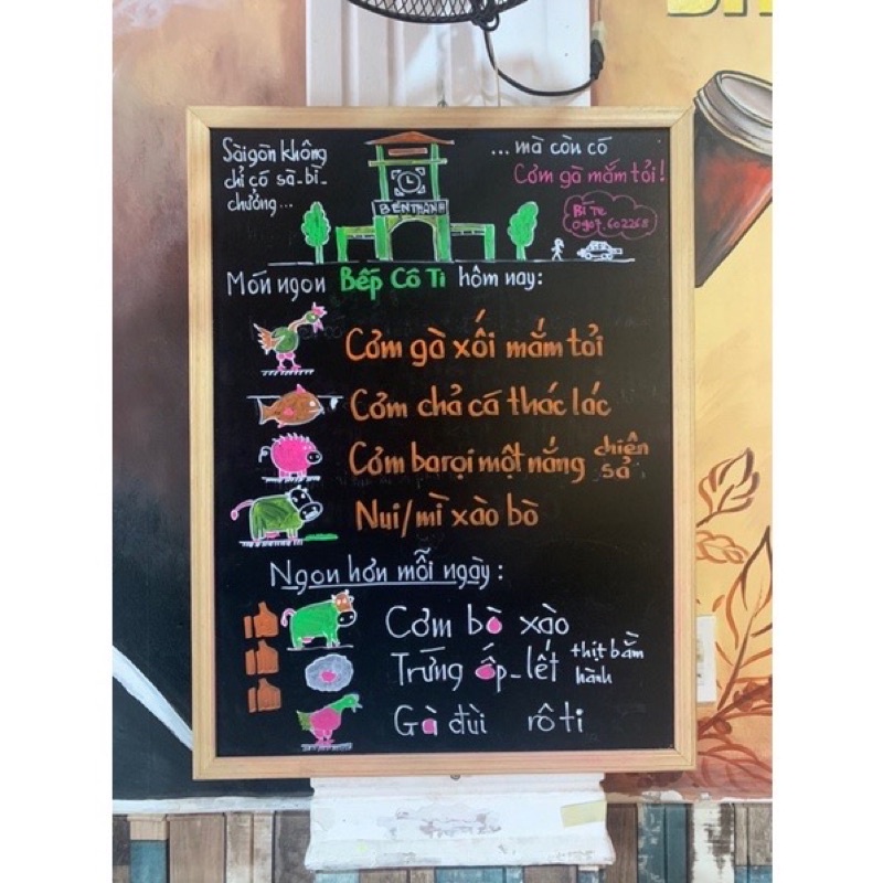 Bảng menu đen khung gỗ STANDA mặt melamin.