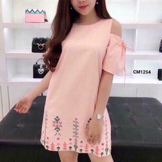 Đầm suông trễ vai
