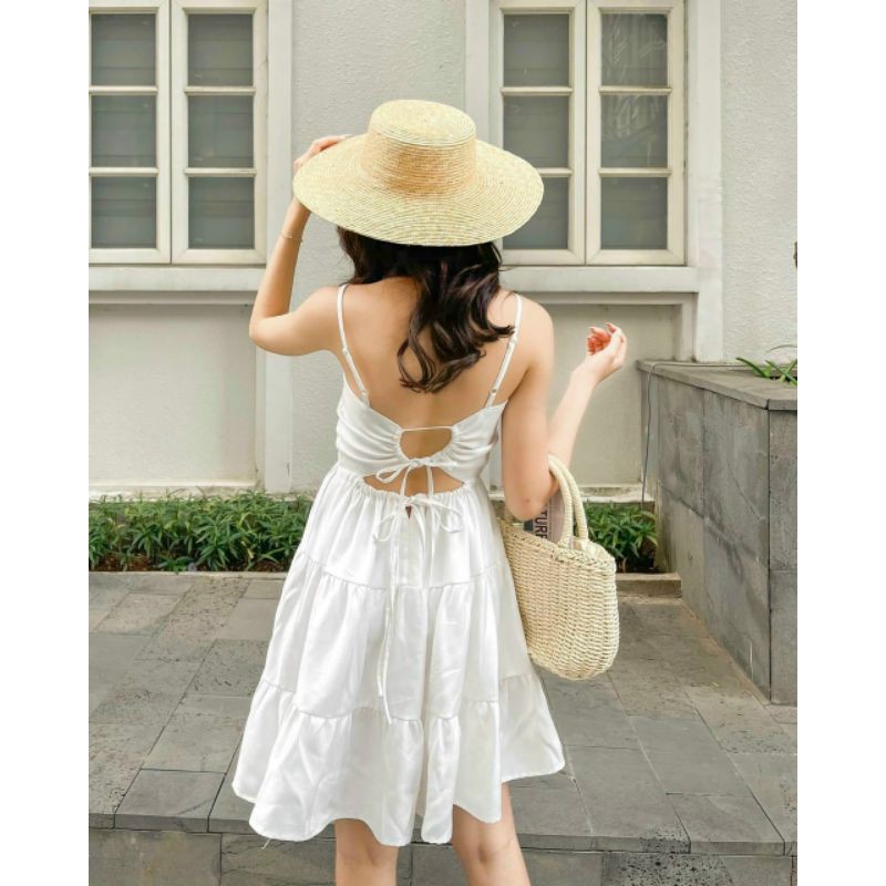 Đầm trắng dây baby doll đan dây sau.