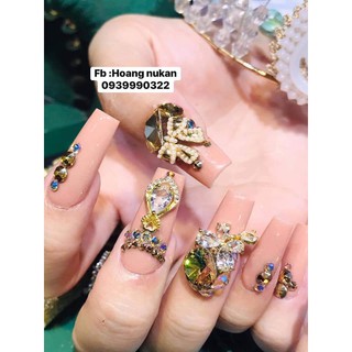 Charm thương hiệu to đính móng chân mã D