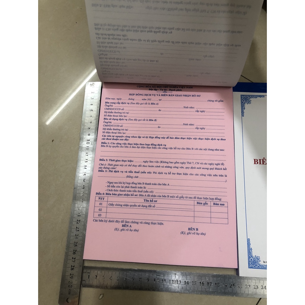 Hợp đồng dịch vụ và biên bản giao nhận hồ sơ nhà đất năm 2024