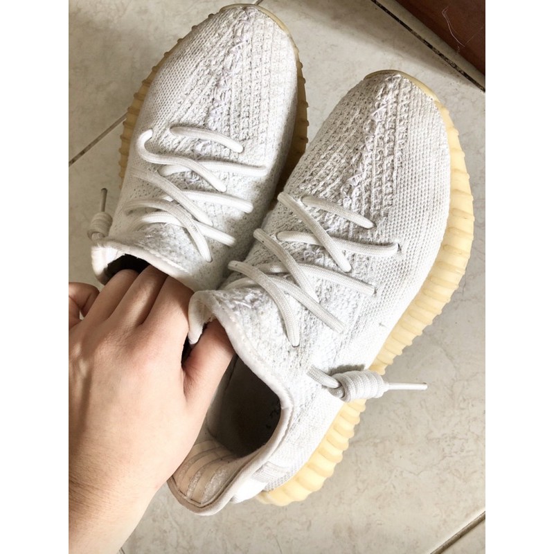 Giày Adidas Yeezy Cream White mới 70%