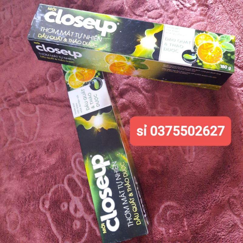 gel đánh răng closeup dầu quất và thảo dược.