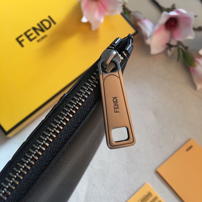 clutch cầm tay nam da thật dáng dài kéo khóa họa tiết hình đôi mắt màu đen mạnh mẽ Fendi FD