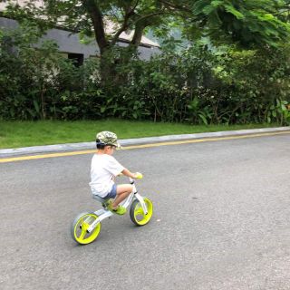 Xe thăng bằng Speedybug khung nhôm kép cho bé 2,5 tuổi trở lên