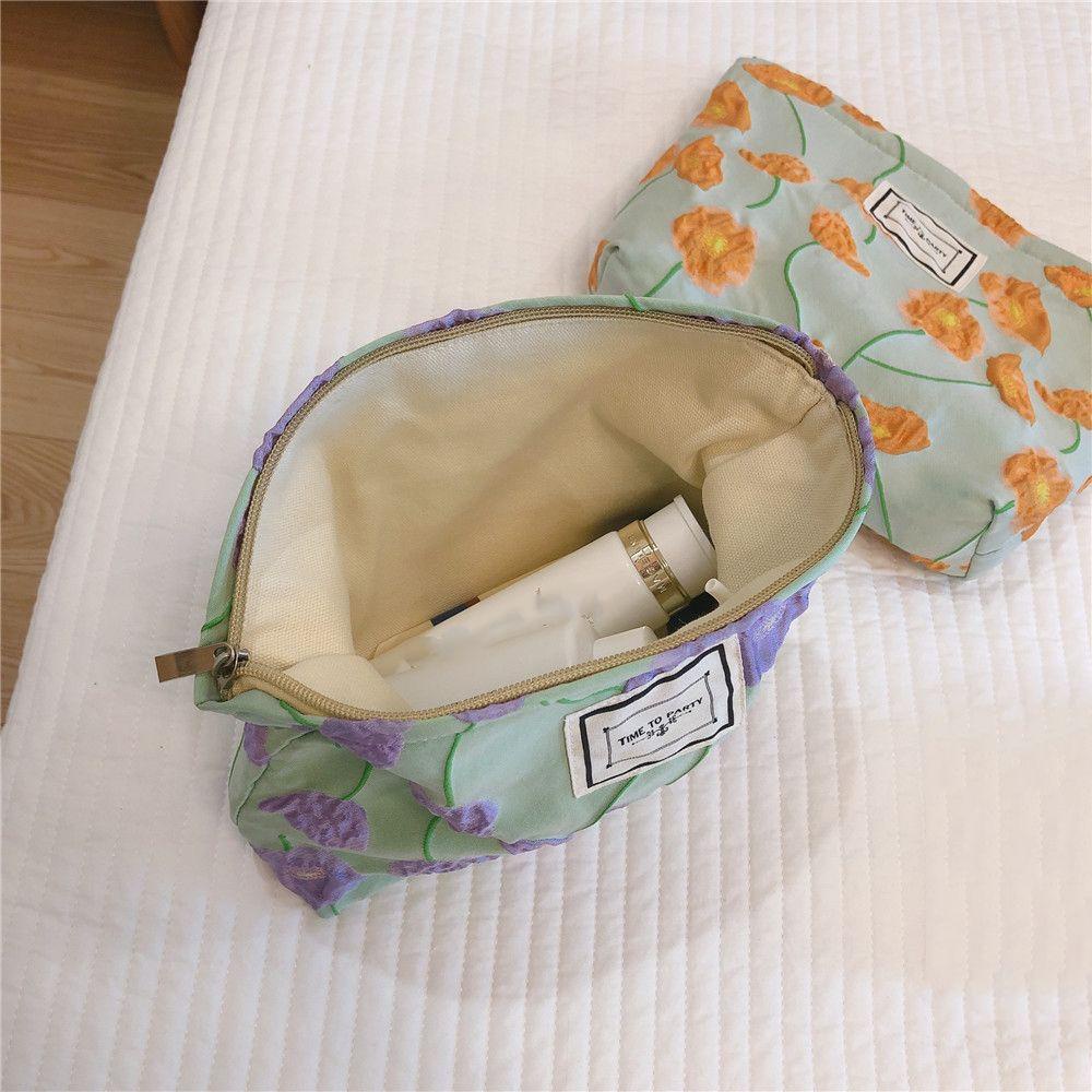 Túi Đựng Mỹ Phẩm Dập Nổi Họa Tiết Hoa Xinh Xắn MIHAN1