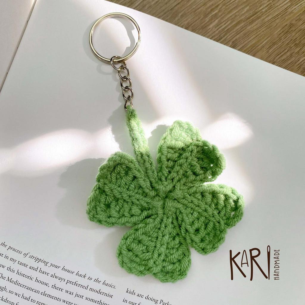 Móc khóa cỏ may mắn bốn lá ba lá bằng len handmade thủ công Kari Handmade crochet keychain