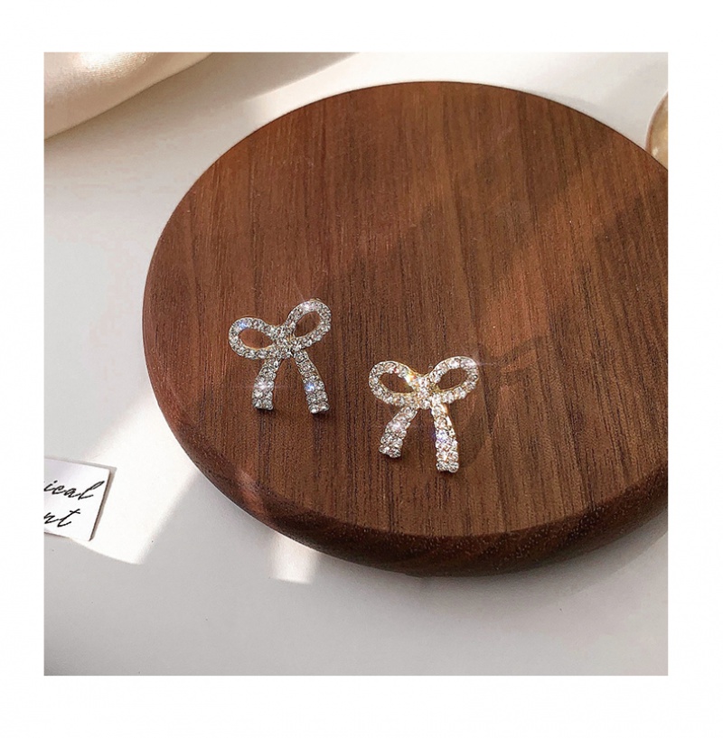 Khuyên Tai Nữ Kiểu Dáng Độc Đáo Xinh Xắn