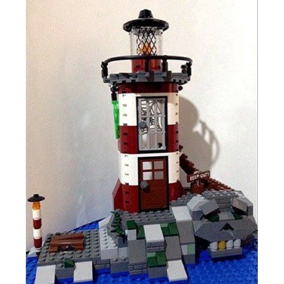 Lego ScoobyDoo! Haunted Lighthouse Speed Build And Daphne Toy Play