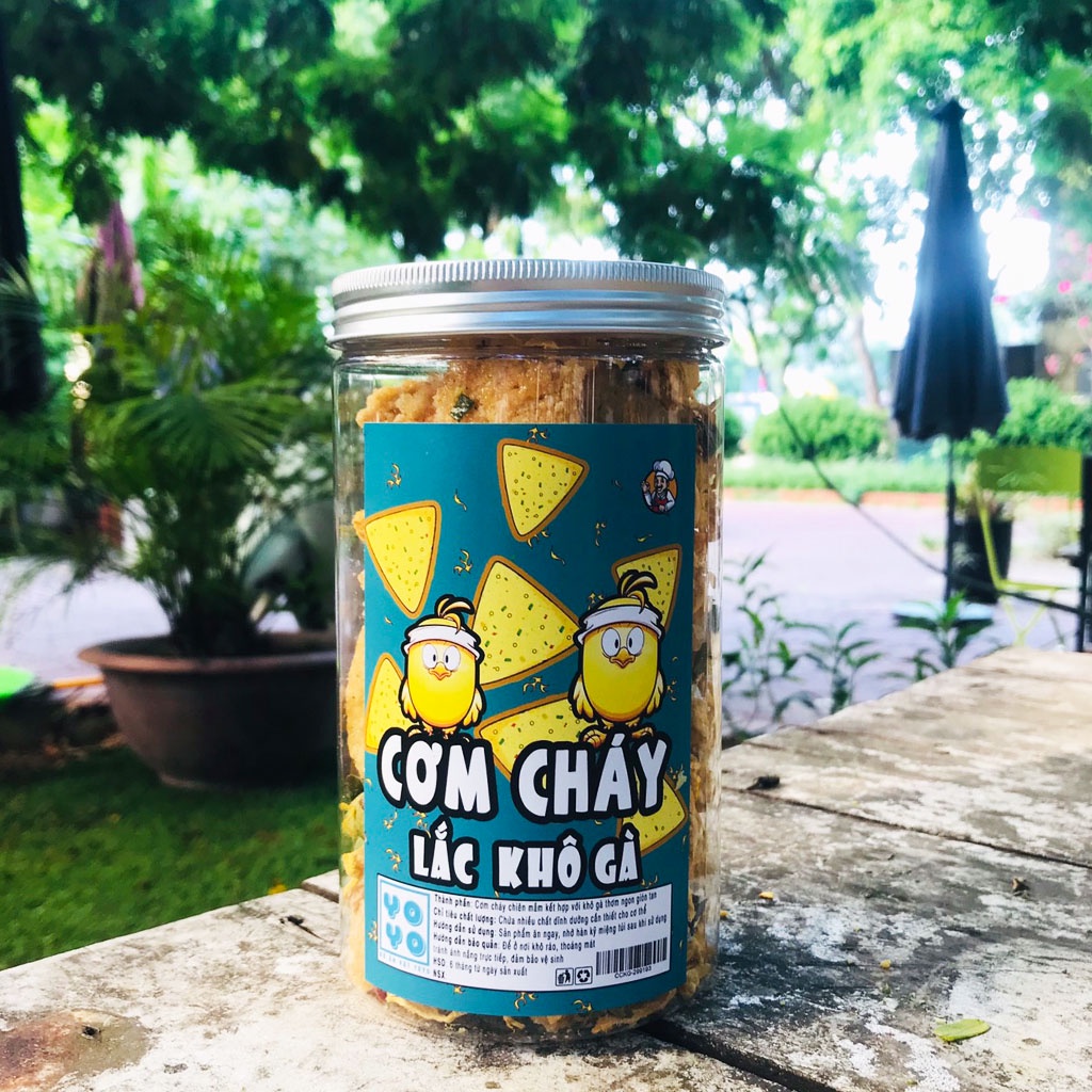 Cơm cháy lắc khô gà lá chanh hũ 300g đồ ăn vặt YOYO | BigBuy360 - bigbuy360.vn
