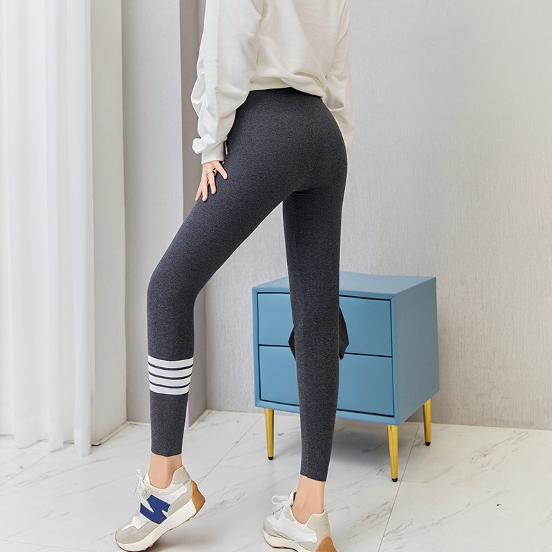 Quần legging thể thao họa tiết sọc ngang năng động cho nữ có size lớn phù hợp 65kg | BigBuy360 - bigbuy360.vn