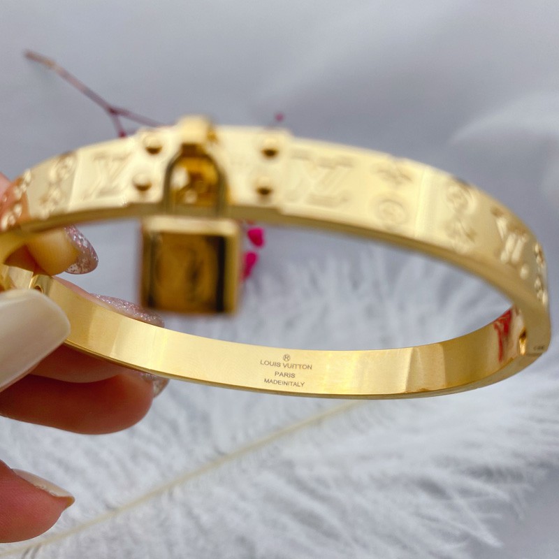 Vòng Đeo Tay Bằng Thép Titan Mạ Vàng 18K Thời Trang Cao Cấp Cho Nữ