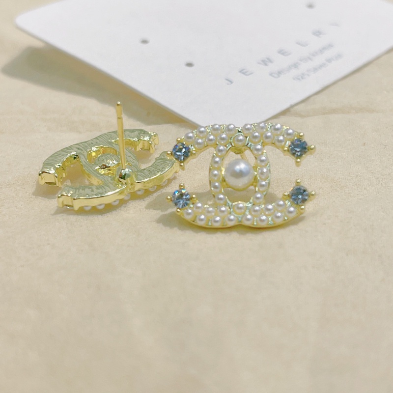 Đôi Bông Tai Ngọc Trai Giả Đầy Đủ Kích Thước