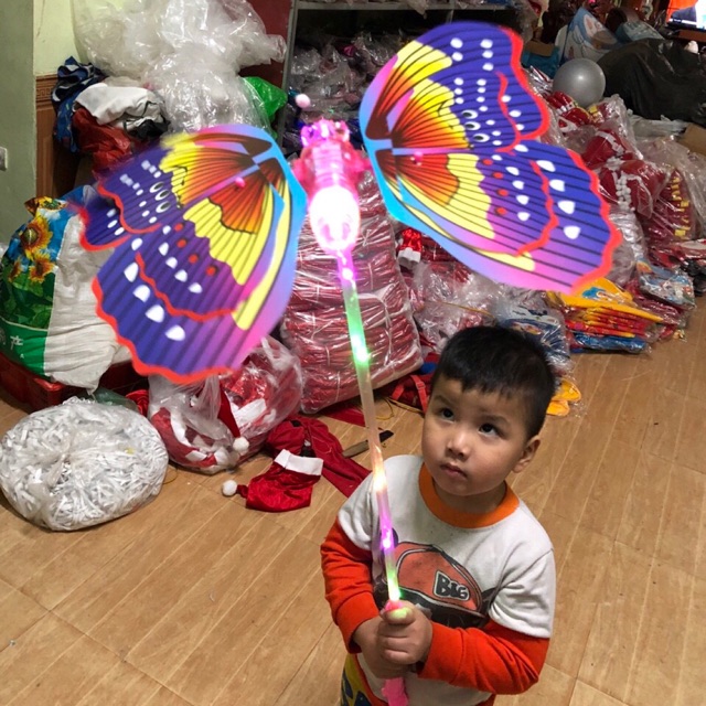 Đồ chơi bướm khổng lồ - chạy pin - có nhạc và đèn