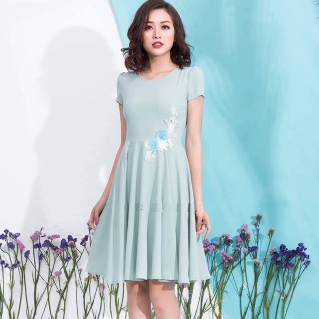 Váy hồng hoa eo