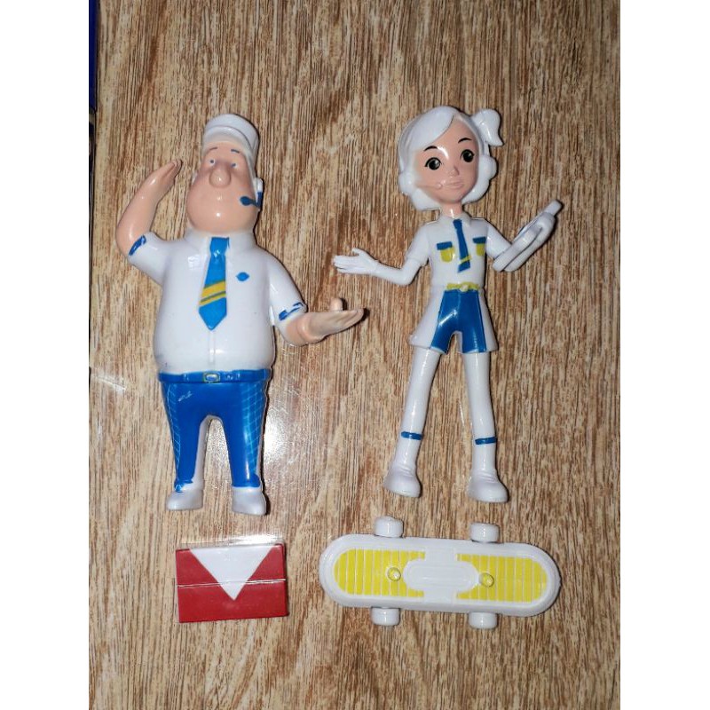 Sét 2 mô hình nhân viên giao hàng bằng nhựa cao 12cm kèm phụ kiện