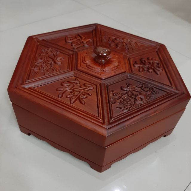 Hộp đựng bánh kẹo, mứt tết gỗ hương cao cấp