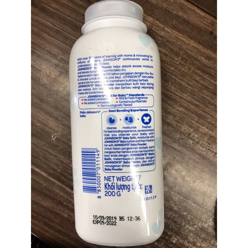 1 chai phấn Johnson’s baby 200g màu trắng
