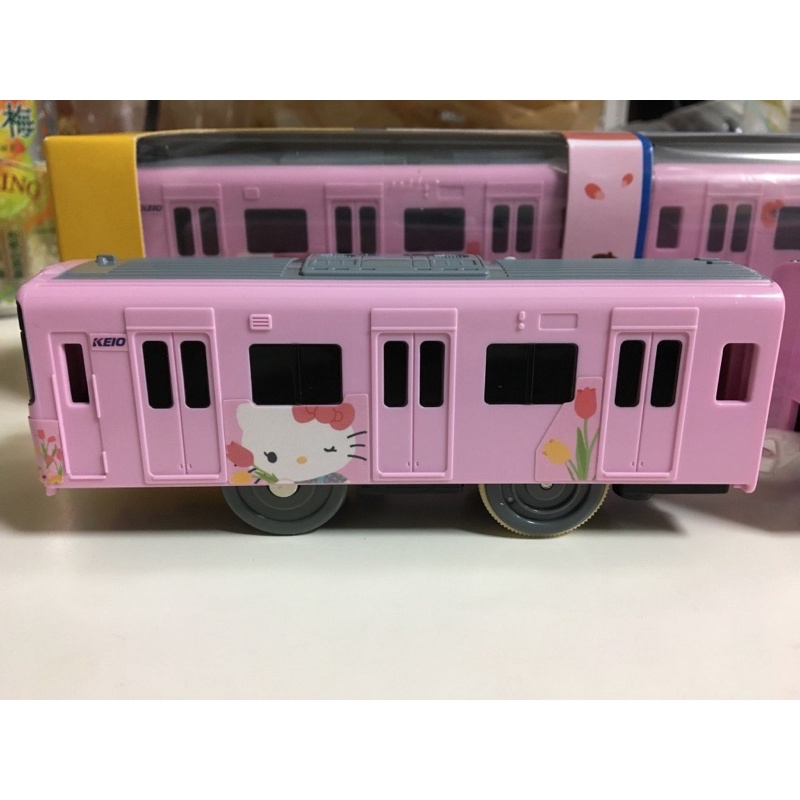 Tàu Takara Tomy mã Hello kitty chạy bằng pin màu hồng