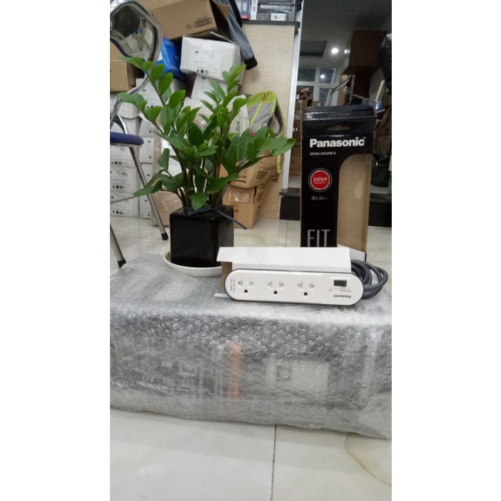 Ổ cắm có dây Panasonic WCHG24332W tặng phích cắm