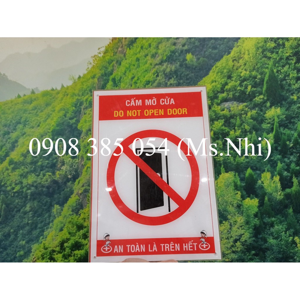 Biển báo cấm mở cửa chất liệu mica- KT20x30- Hình thật