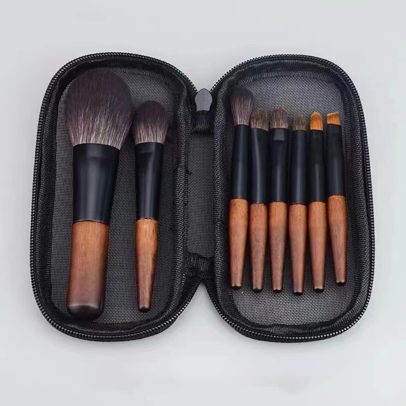 Set 8 Cọ Trang Điểm Mini Kèm Túi Đựng Hình Động Vật