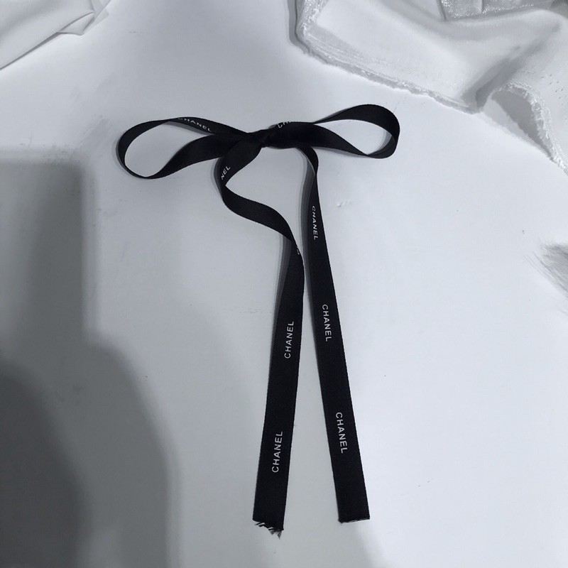 gài áo 𝘾𝙝𝙖𝙣𝙚𝙡  ruy băng chanel gài áo jennie