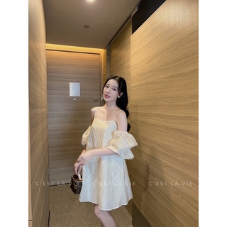 Vây trễ vai tay phồng C'est la vie