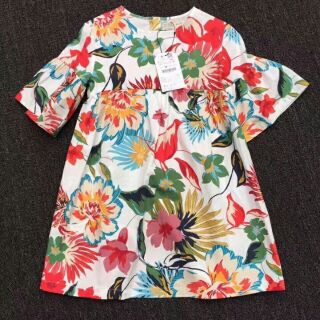 Váy hoa tay lỡ Zara bé gái.  Chất vải thô mềm mát,  dáng cực sang chảnh.  Size đại bé từ 8-13 tuổi mặc.  Hàng cực hót ah