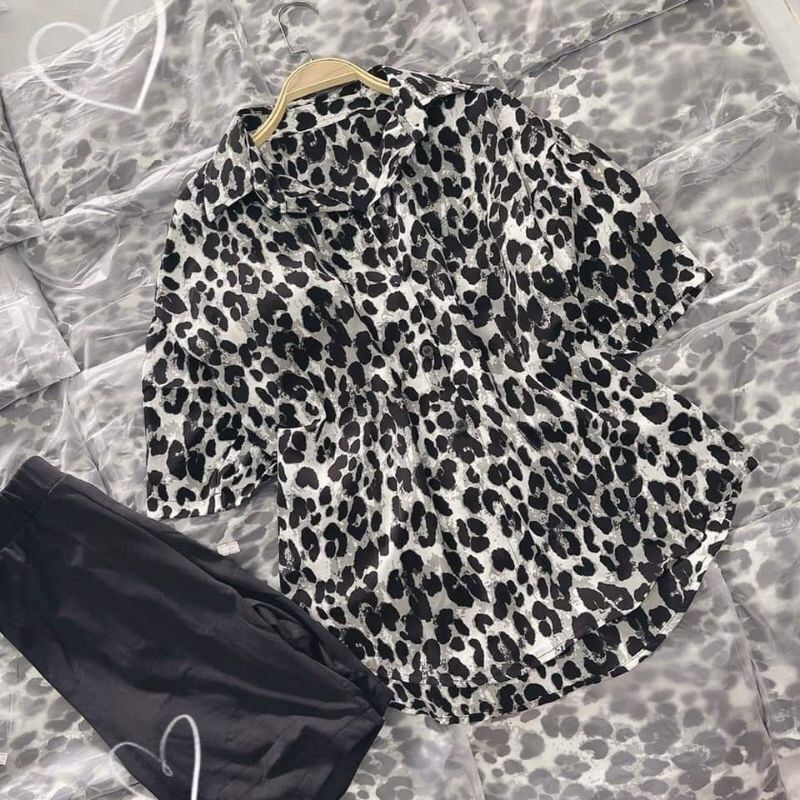 Áo sơmi tay lỡ form thụng họa tiết beo siêu hót