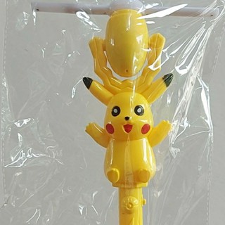 đồ chơi quay pikachu phát sáng