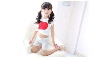 Chip đùi bé gái