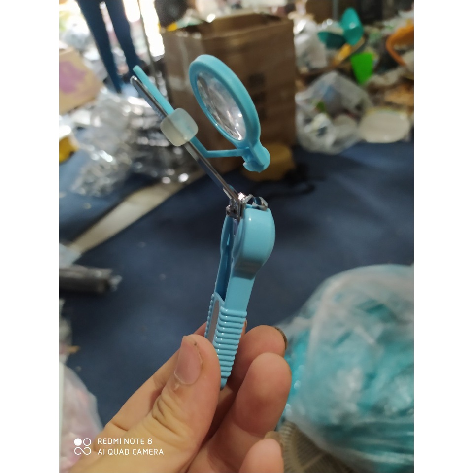 Kìm Cắt Móng Chuyên Dụng Nail Có Kính Lúp (Xanh)